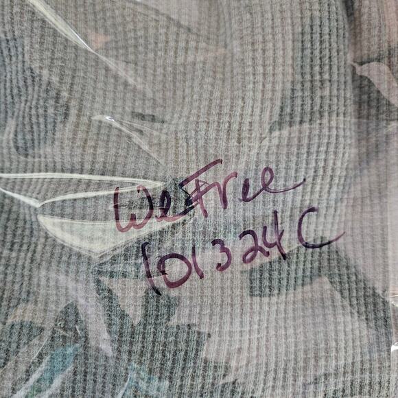 NWOT We The Free  Microphone Drop Thermal Oversized Slouchy Thumbholes Sz Medium - Picture 15 of 15